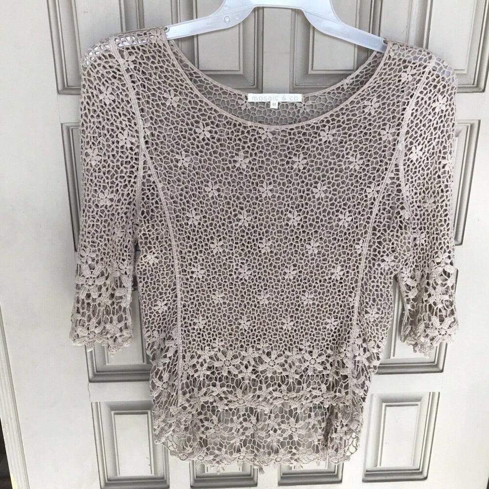 Mosaic&Co Crochet Top SzM Beige HI/LO Pretty Pullover 3/4 Sleeves NWOT